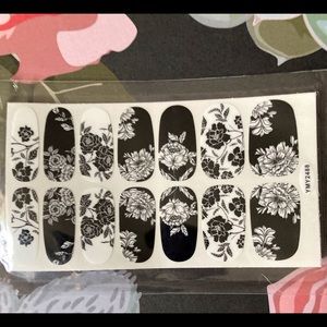 5 for $20 Nail Wraps: Vintage Floral